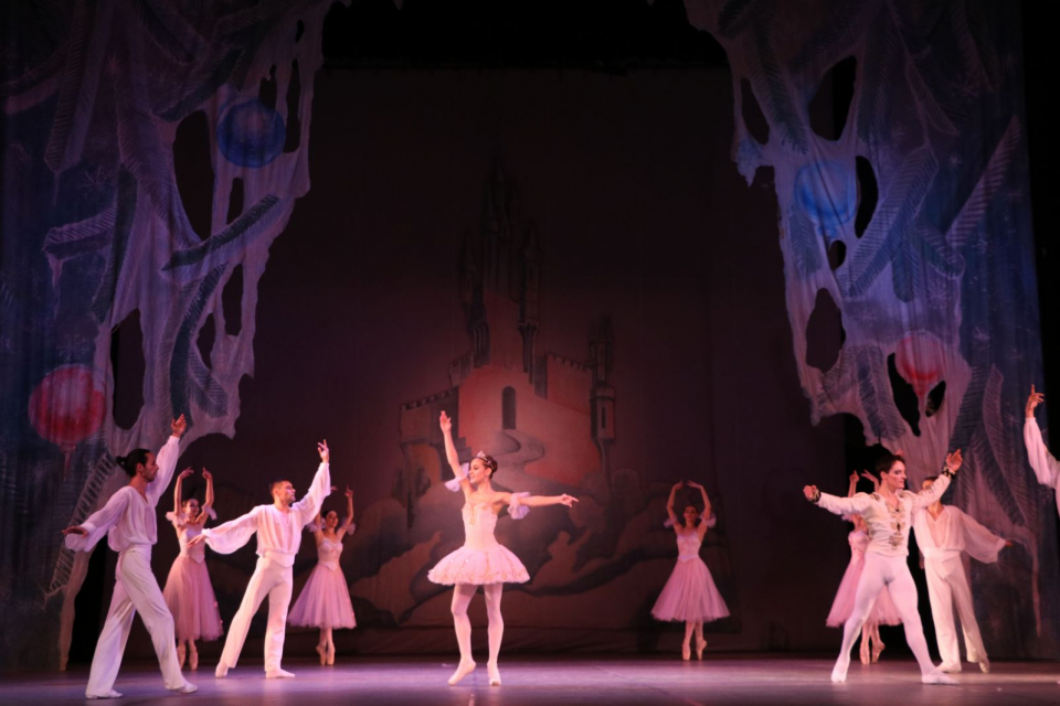Държавна опера – Бургас гостува в Града под Сините камъни на 15 декември. На сцената на зала  „Сливен“ тя ще представи „Лешникотрошачката“ - балет в две...
